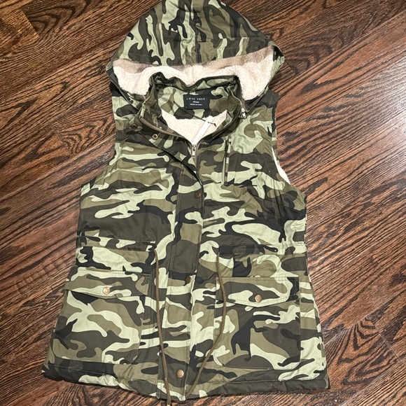 **NWT** Love Tree Hooded Vest - Picture 5 of 9